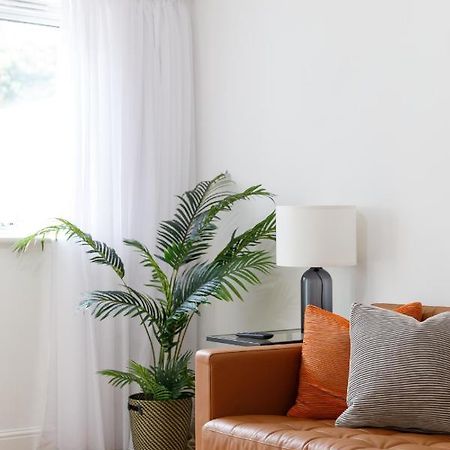 Beachside Retreat 2-Bedroom Gem With Free Private Parking & Outdoor Space Hove Exterior foto