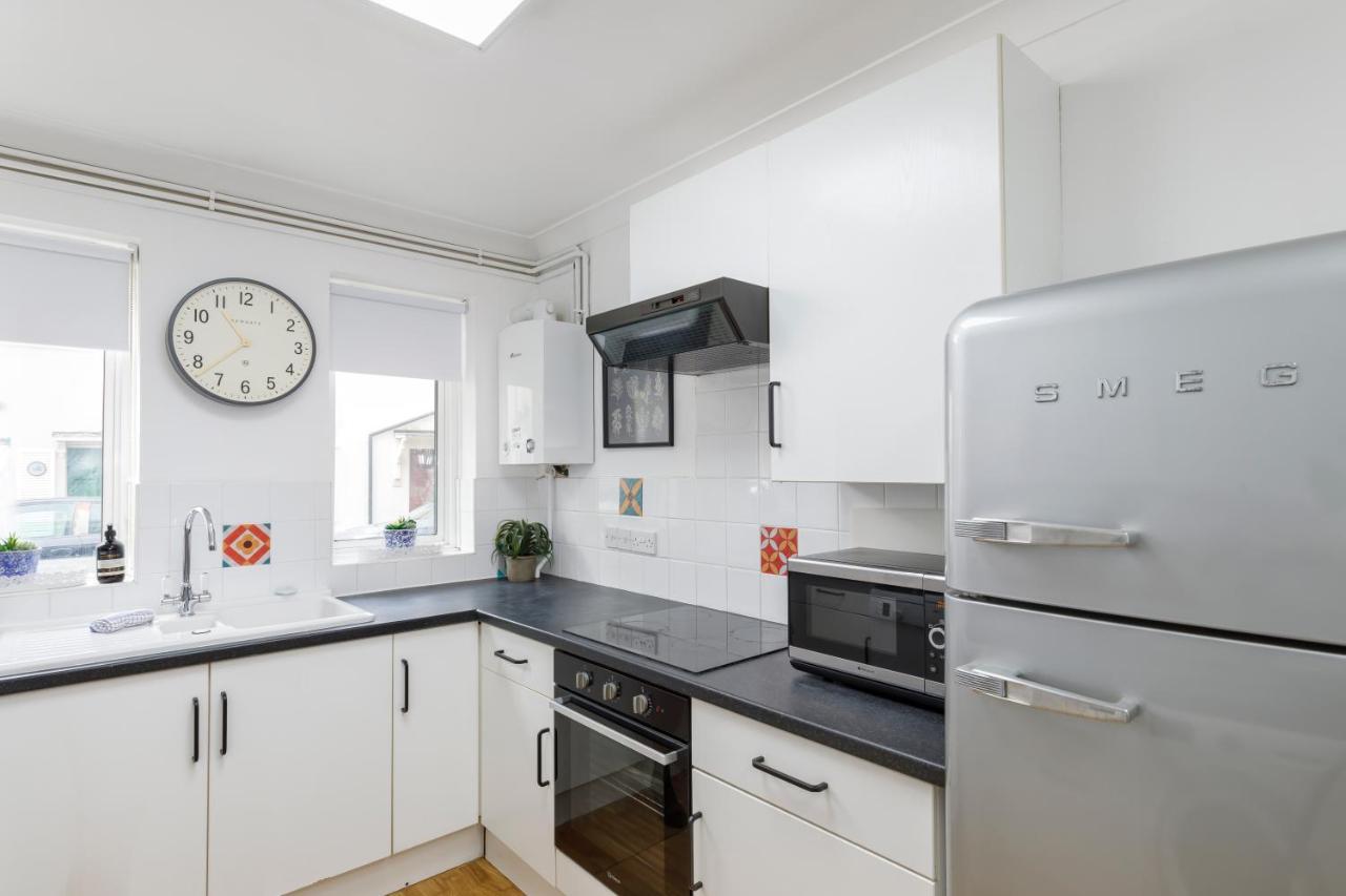 Beachside Retreat 2-Bedroom Gem With Free Private Parking & Outdoor Space Hove Exterior foto