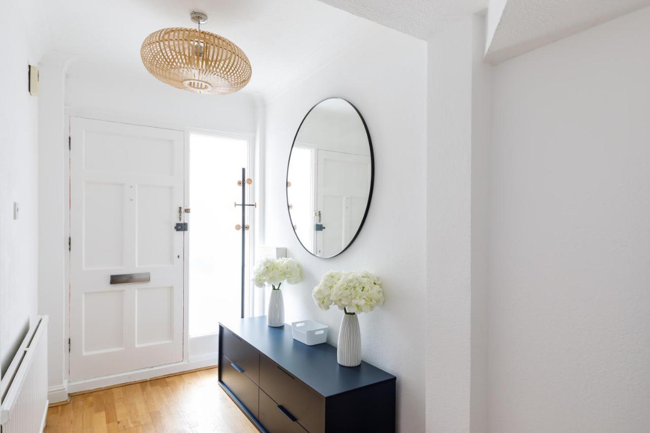Beachside Retreat 2-Bedroom Gem With Free Private Parking & Outdoor Space Hove Exterior foto